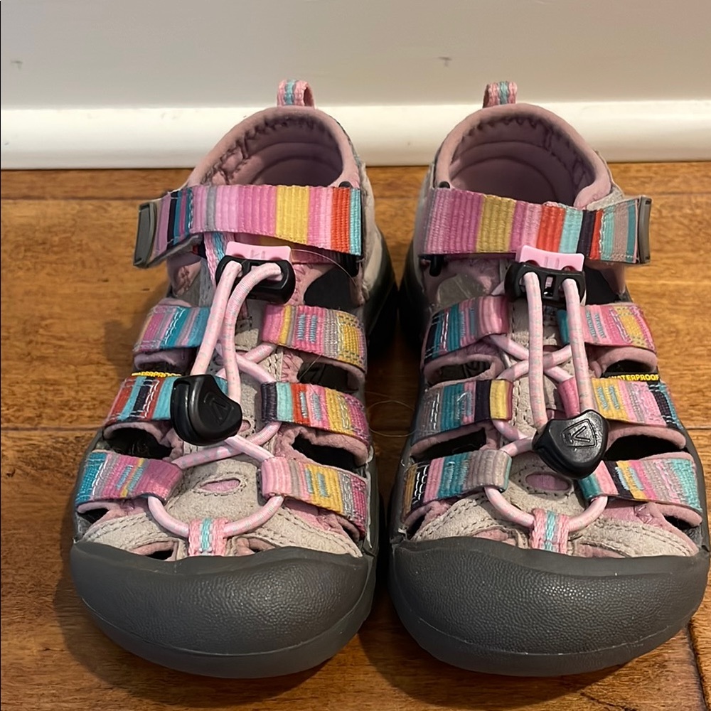 Keen Little Kids’ Size 10 Sandals with Adjustable Strap and Bungee Cinch